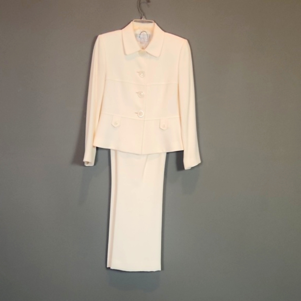 Tahari women's suit, cream